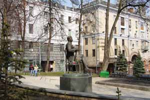 памятник Лесю Курбасу в Киеве