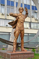 памятник летчику Нестерову в Киеве