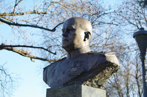 памятник маршалу Рыбалко  в Киеве