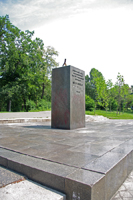  Київ Пам'ятник Кортченку травень 2015 (фото із інтернету) 