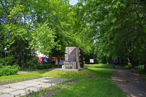 Київ Пам'ятник Комсомольцям 20-х травень 2015