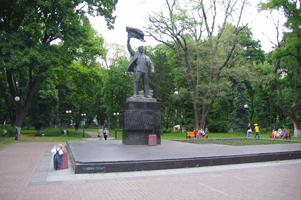    Київ Пам'ятник арсенальцям, травень 2015