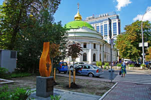 Киев памятник Пламя Мира  2017