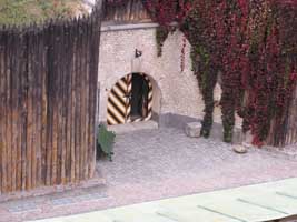 Вхід до музею Косий капонір. Збільшити...(фото 2005р.)
