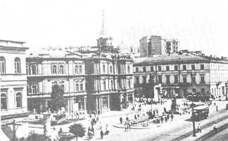  Хрещатик 1930р., навпроти міської думи - памятник Марксу.   Збільшити... ( скановане із газети)
