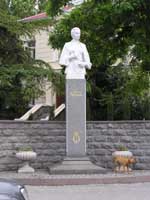 пам'ятник Лесі в Балаклаві. Збільшити...(фото 2008р.)