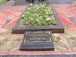 Поховання Ватутіна. Збільшити...(фото 2005р.)